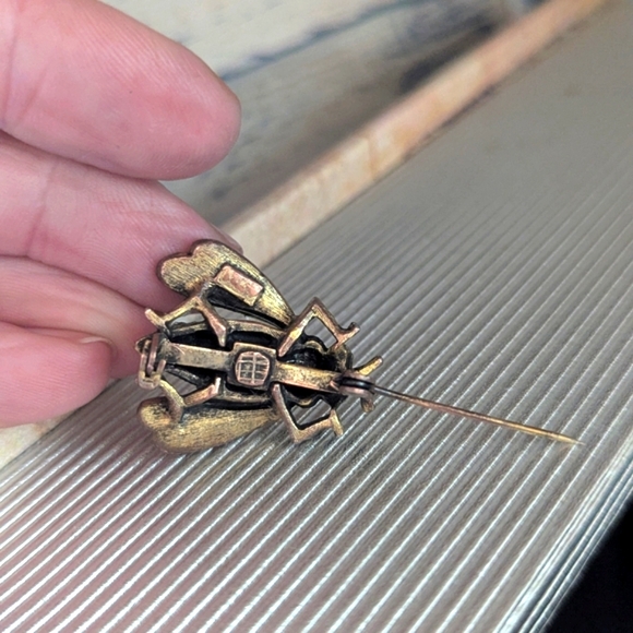Vintage Czech Green Rhinestone Gold Tone "Fly" Estate Brooch - Picture 3 of 7